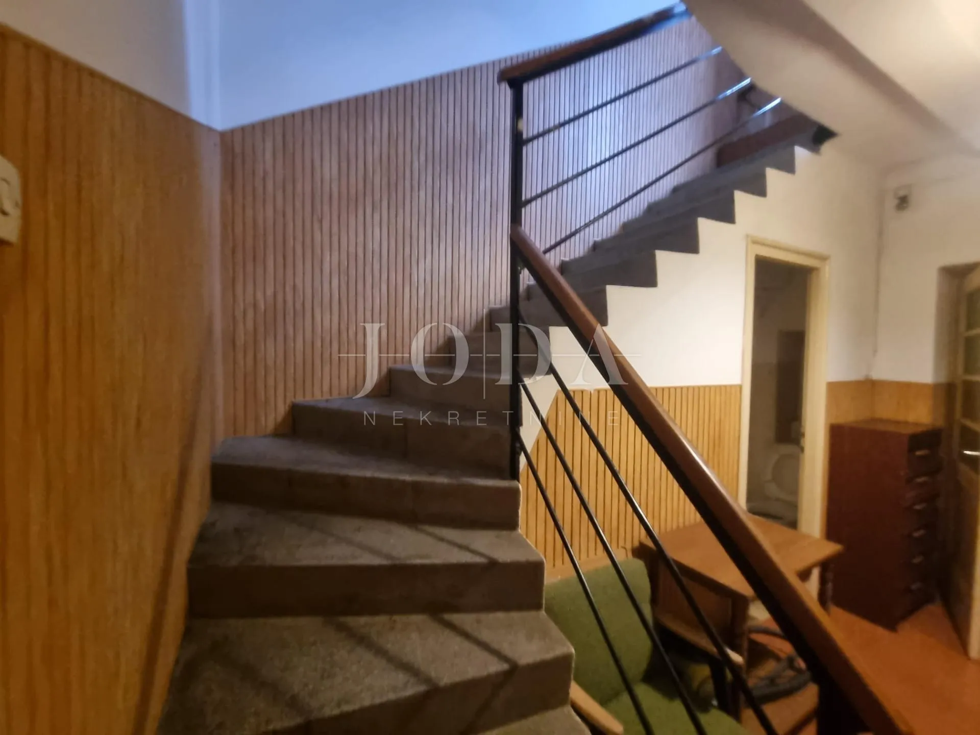 kuća za adaptaciju u centru grada - slika 11