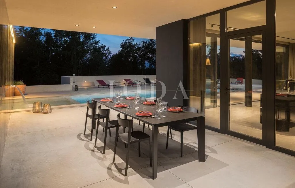 grožnjan, zadivljujuća luksuzna dizajnerska villa - slika 27