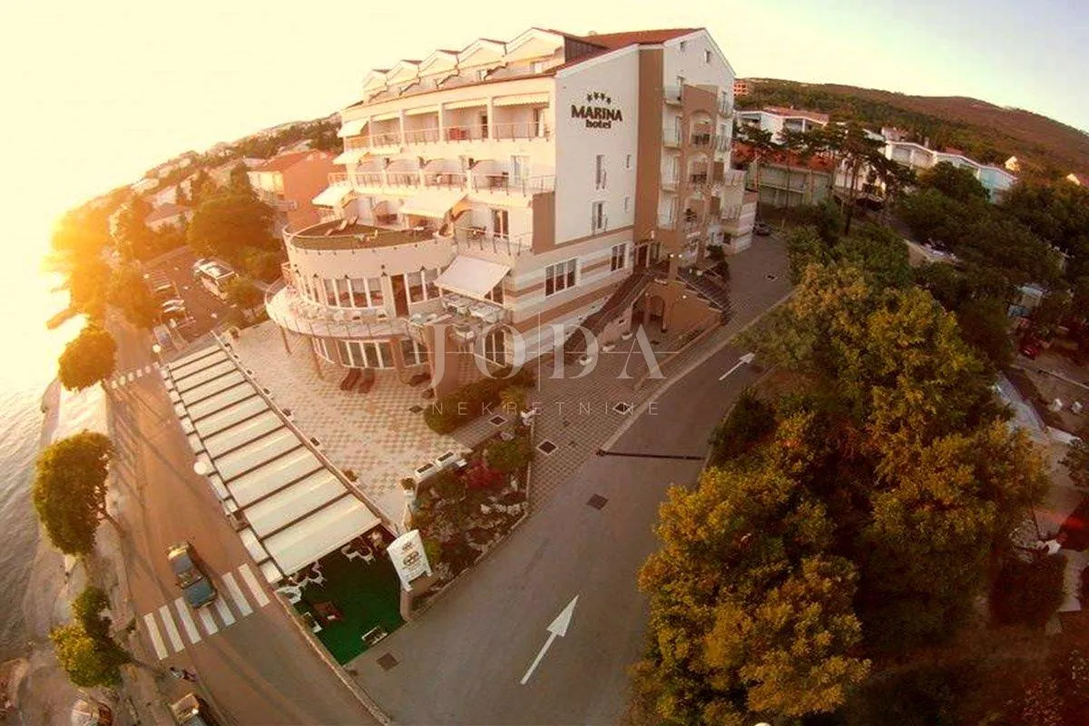 hotel na prodaju prvi red do mora - slika 20
