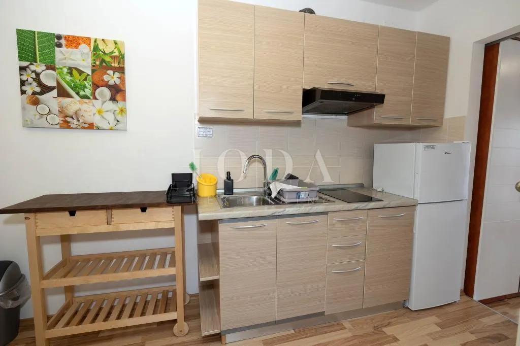 dramalj-kuca sa 7 apartmana - slika 32