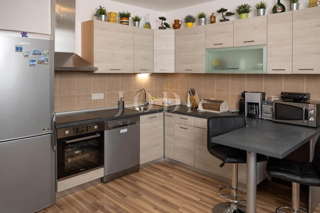 dramalj-kuca sa 7 apartmana - slika 17