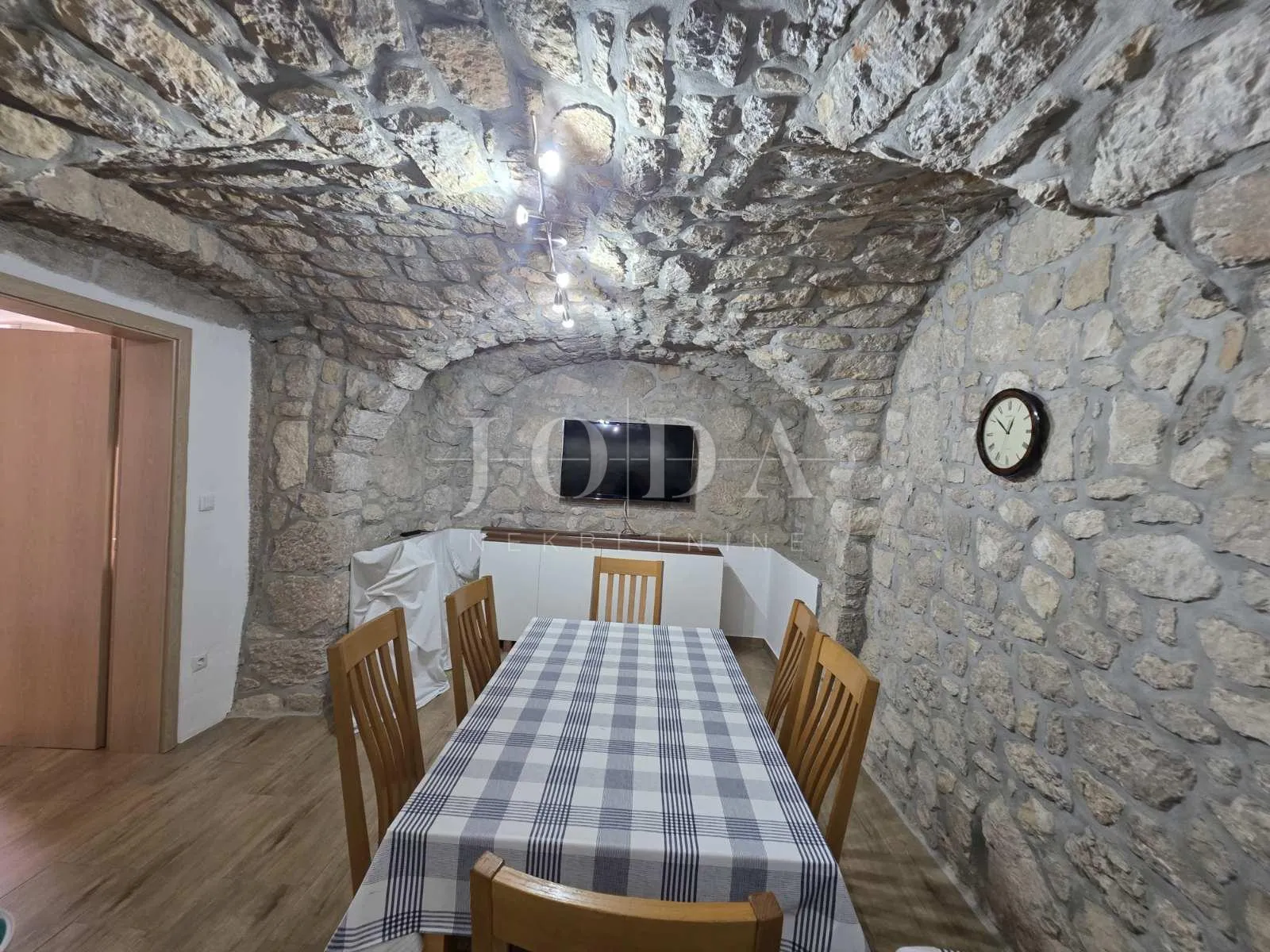 crikvenica, zaleđe, kuća sa tri stambne jedinice i garažom - slika 11