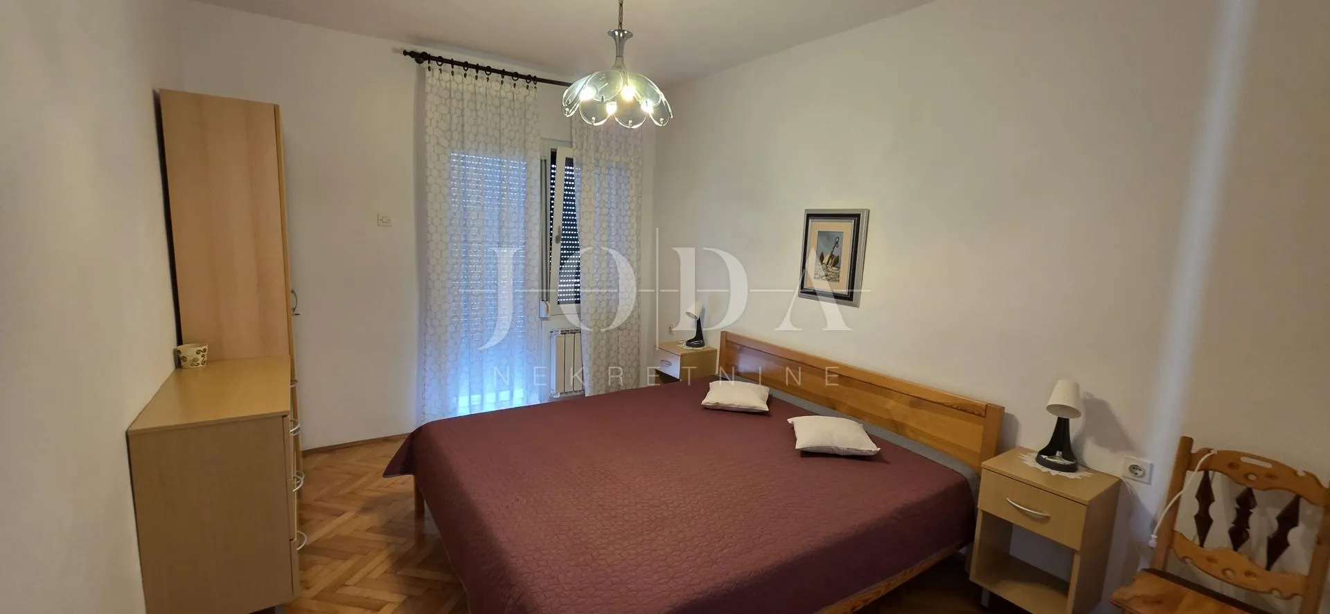 kuća s pogledom na more i dvjema garažama – klenovica - slika 23