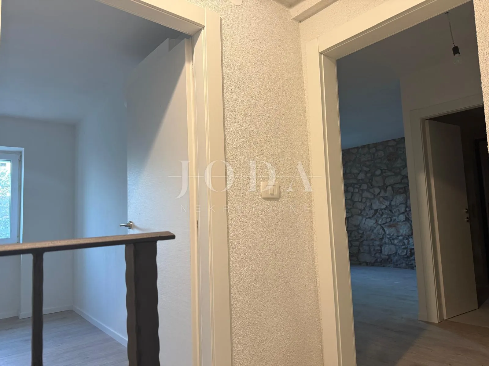 kuća s dva stana, velikom terasom i jacuzzijem – novi vinodolski - slika 19