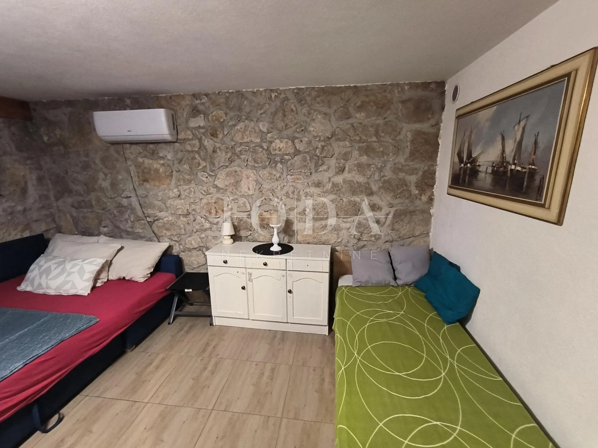 kuća sa dva adaptirana apartmana - slika 26