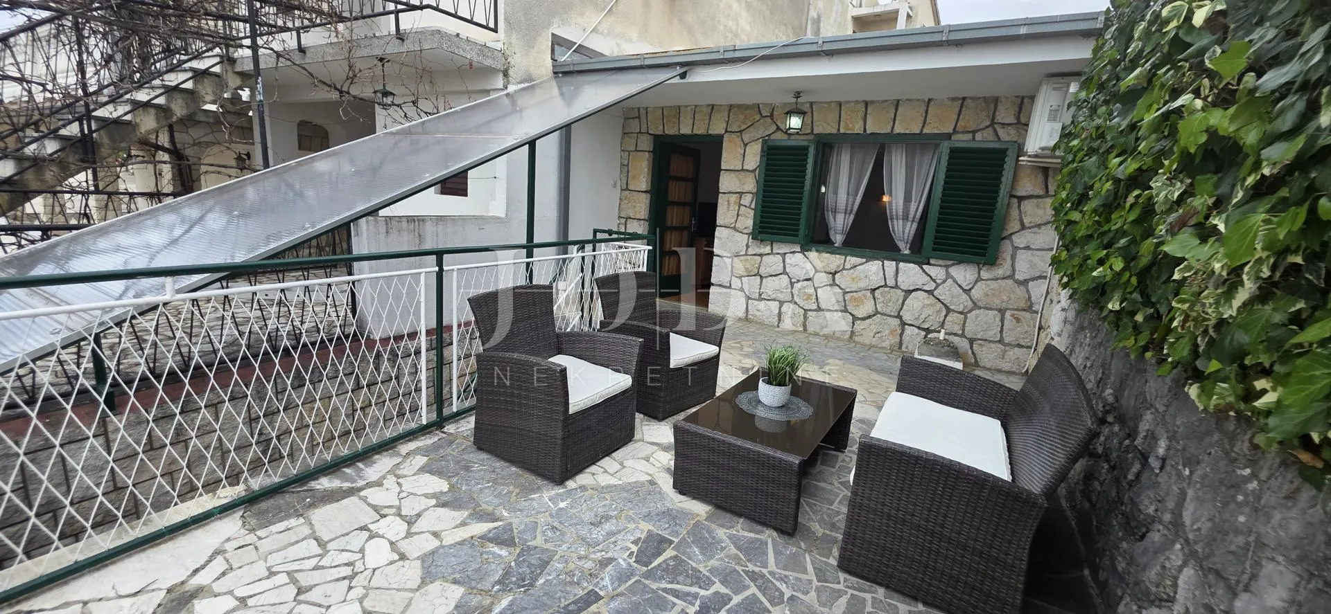 kuća s terasom i pogledom na more | selce, blizu plaže – prodaja - slika 12