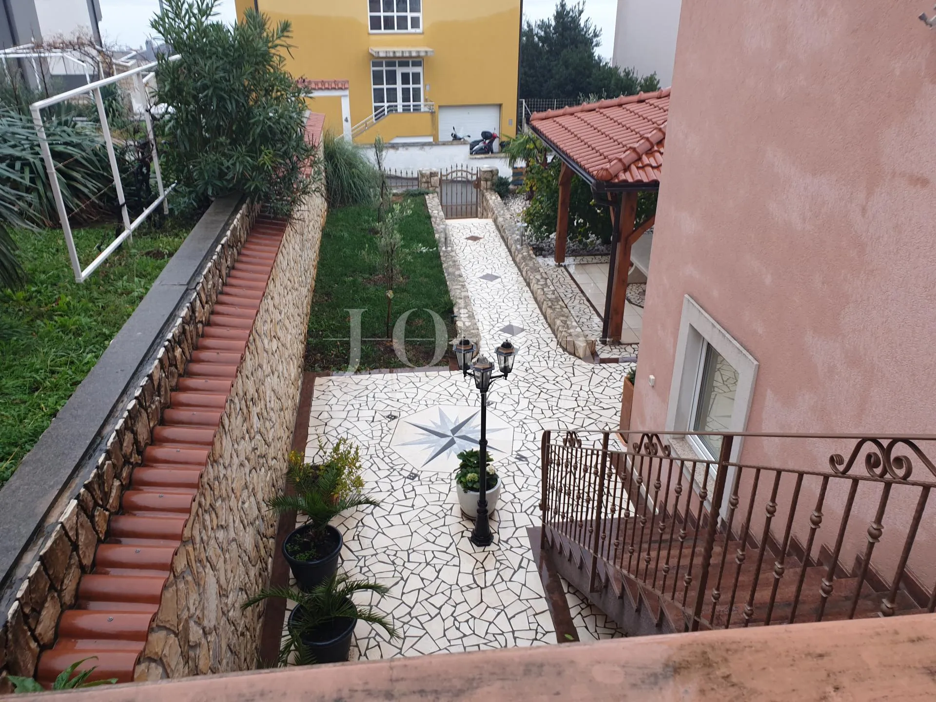 crikvenica, kuća sa tri stambene jedinice i bazenom - slika 24