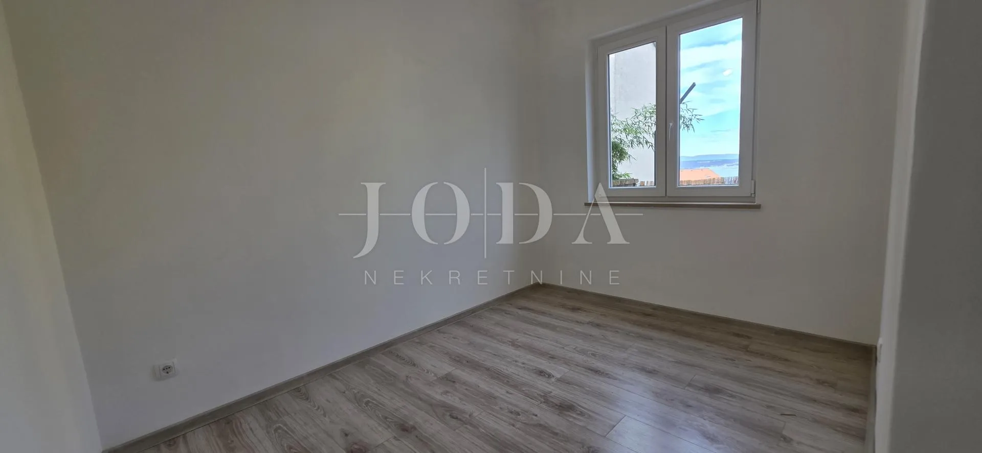 renoviran trosoban stan s dvorištem i pogledom na more – crikvenica, 52 m² - slika 7