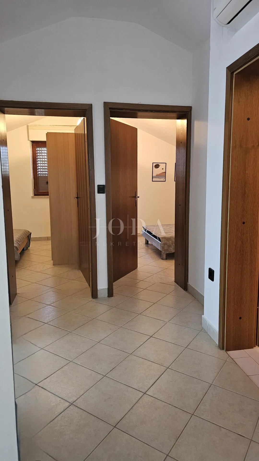 lijepa opremljena kuća sa 4 građ.parcele 4.200m2,loborika - slika 15