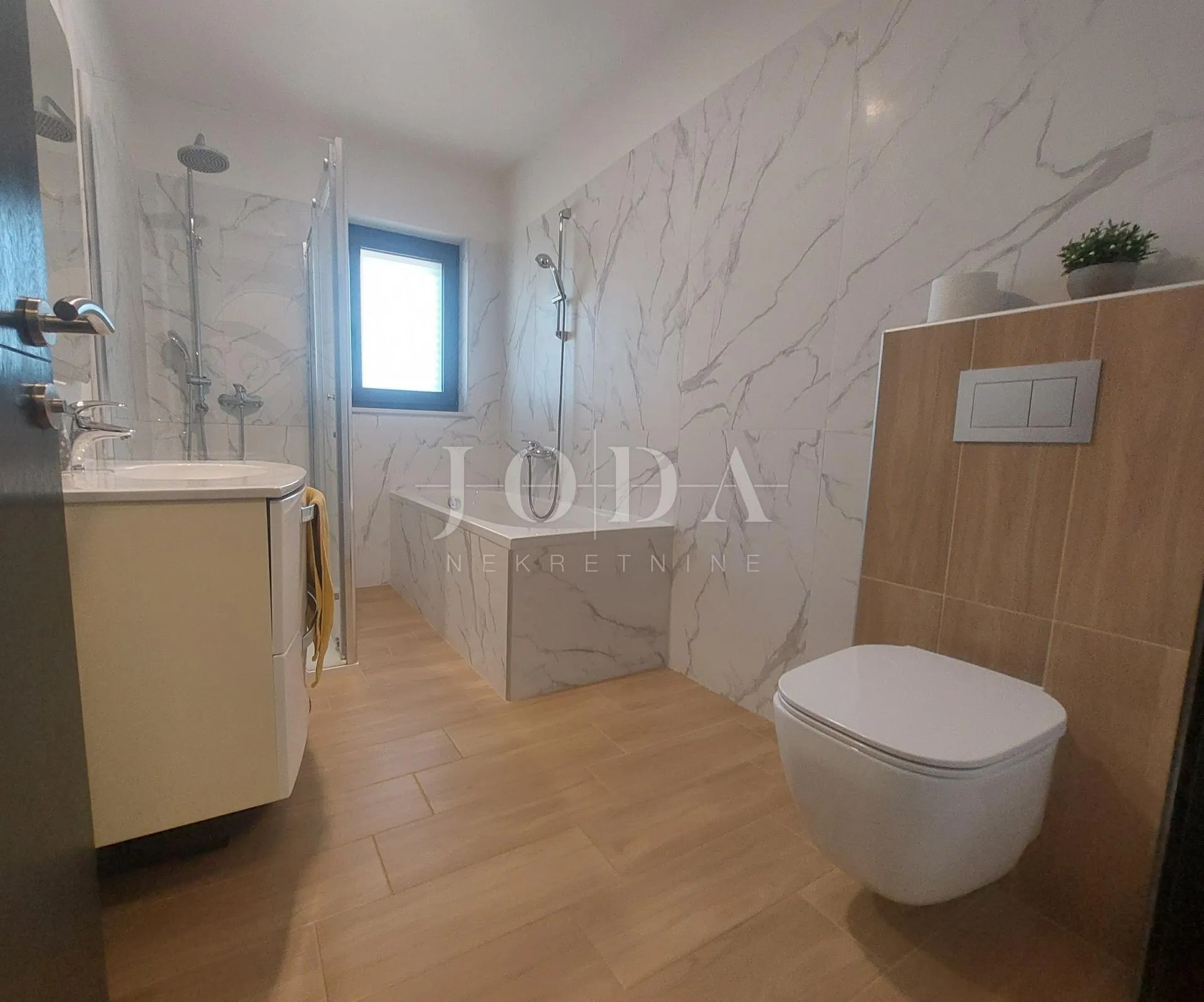 lijepa prizemnica sa prostranom okućnicom 1900m2,labin - slika 9