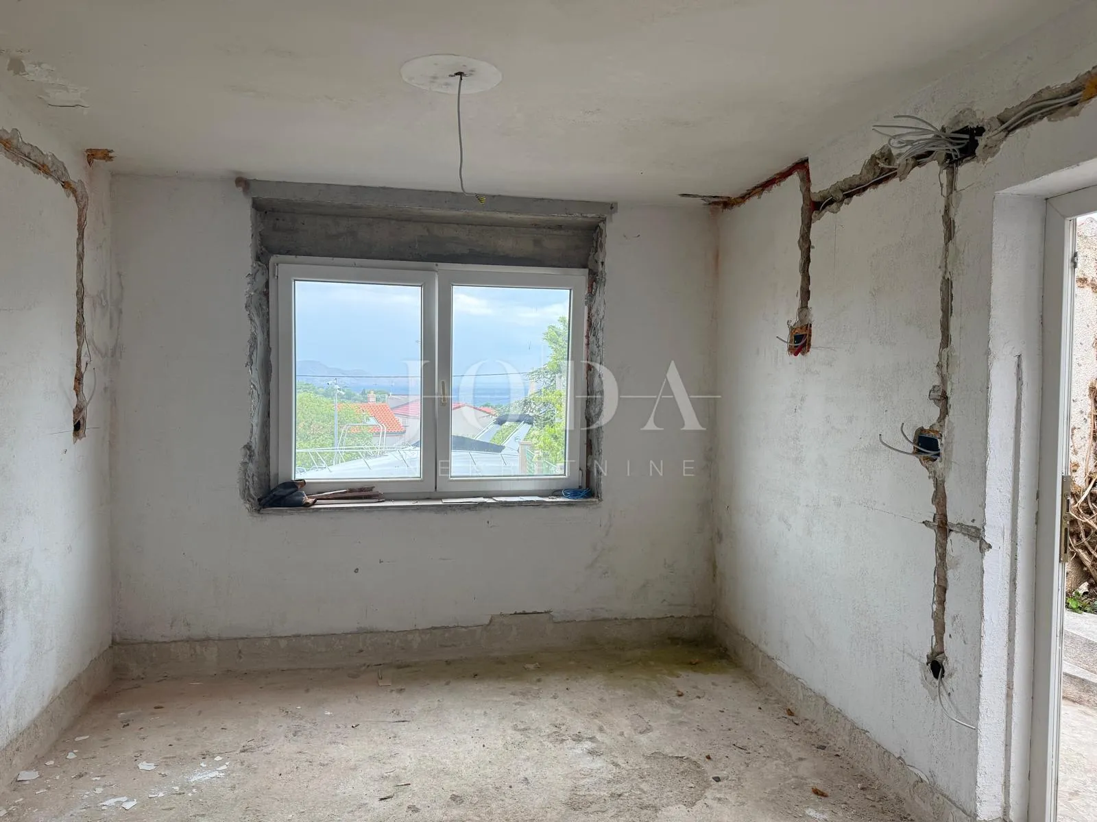 senj, kuća u nizu s terasom i pogledom na more - slika 9