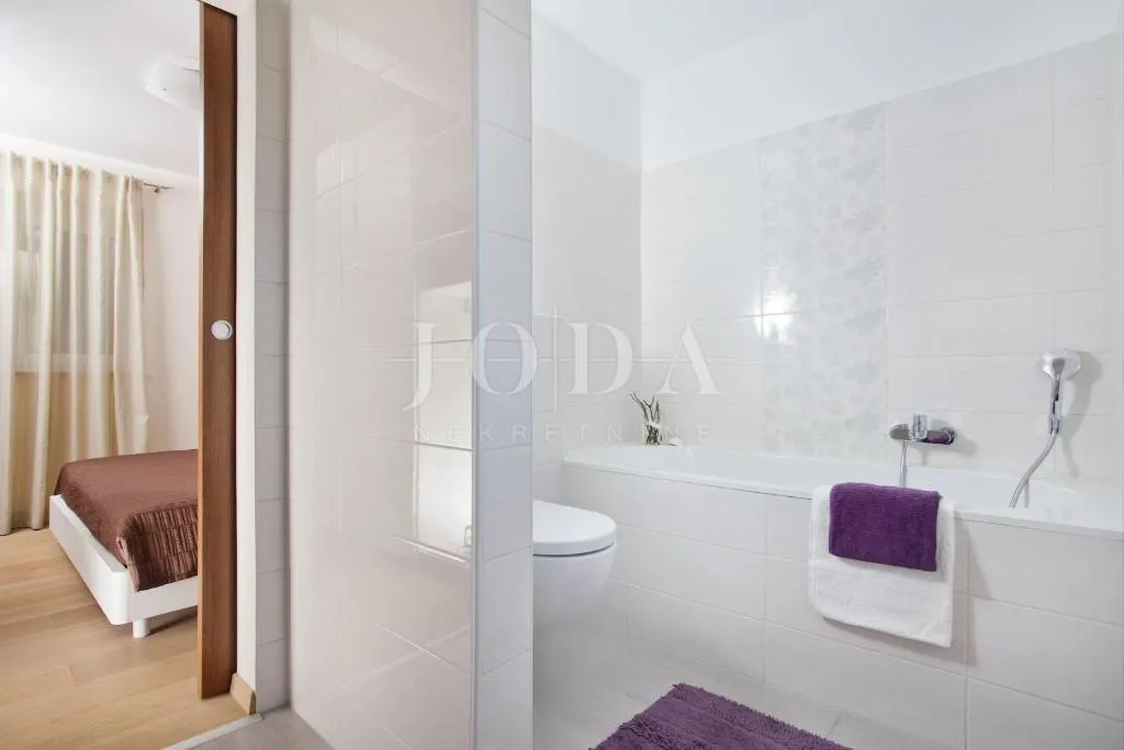labin, okolica, moderna villa okružena prirodom - slika 20