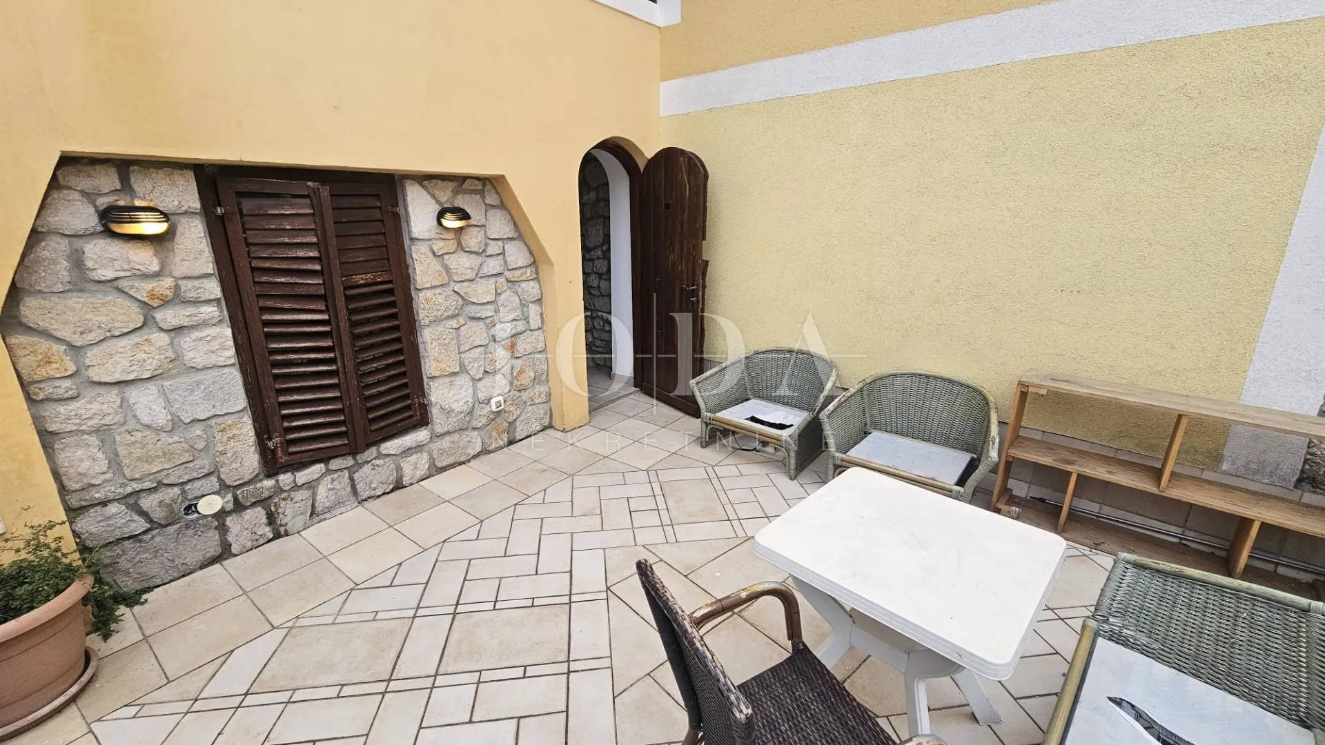 selce kuća u strogom centru - slika 23