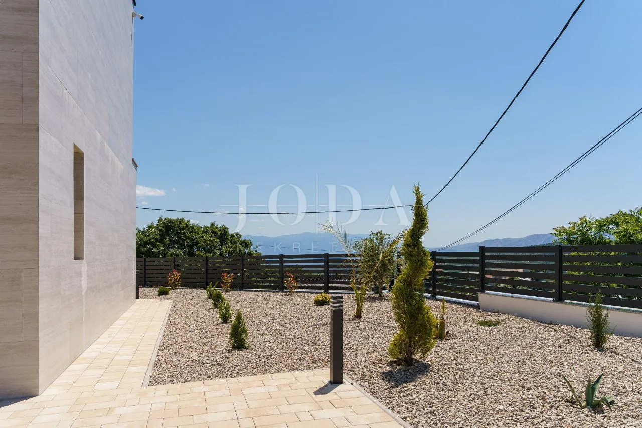 bribir moderna villa s bazenom i pogledom na more - slika 13