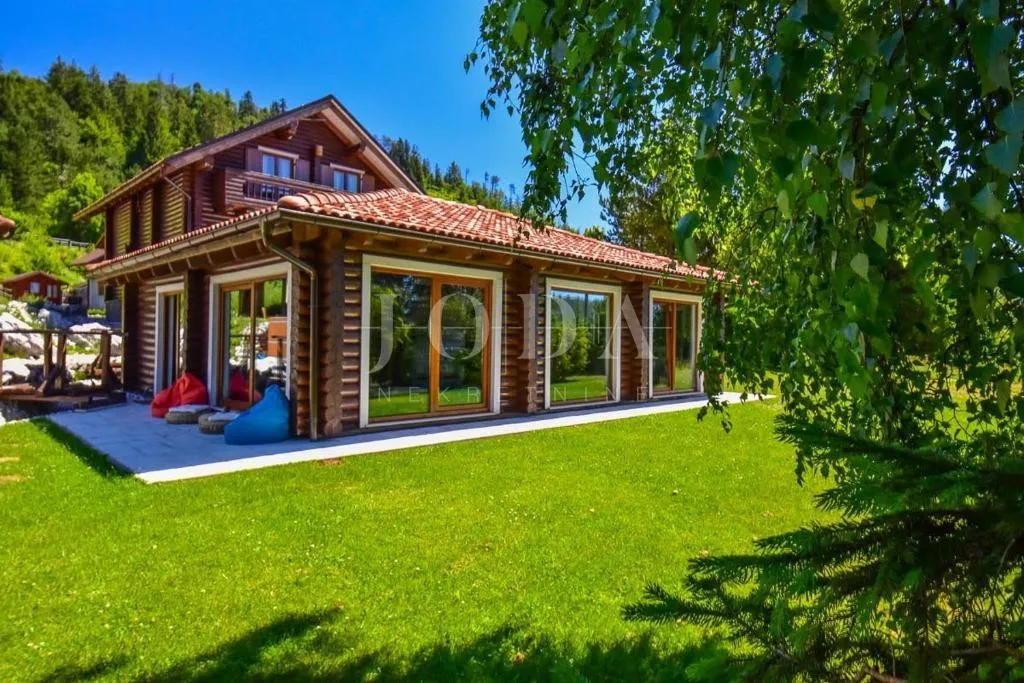 gorski kotar, vrata, drvena vila s unutarnjim bazenom - slika 2