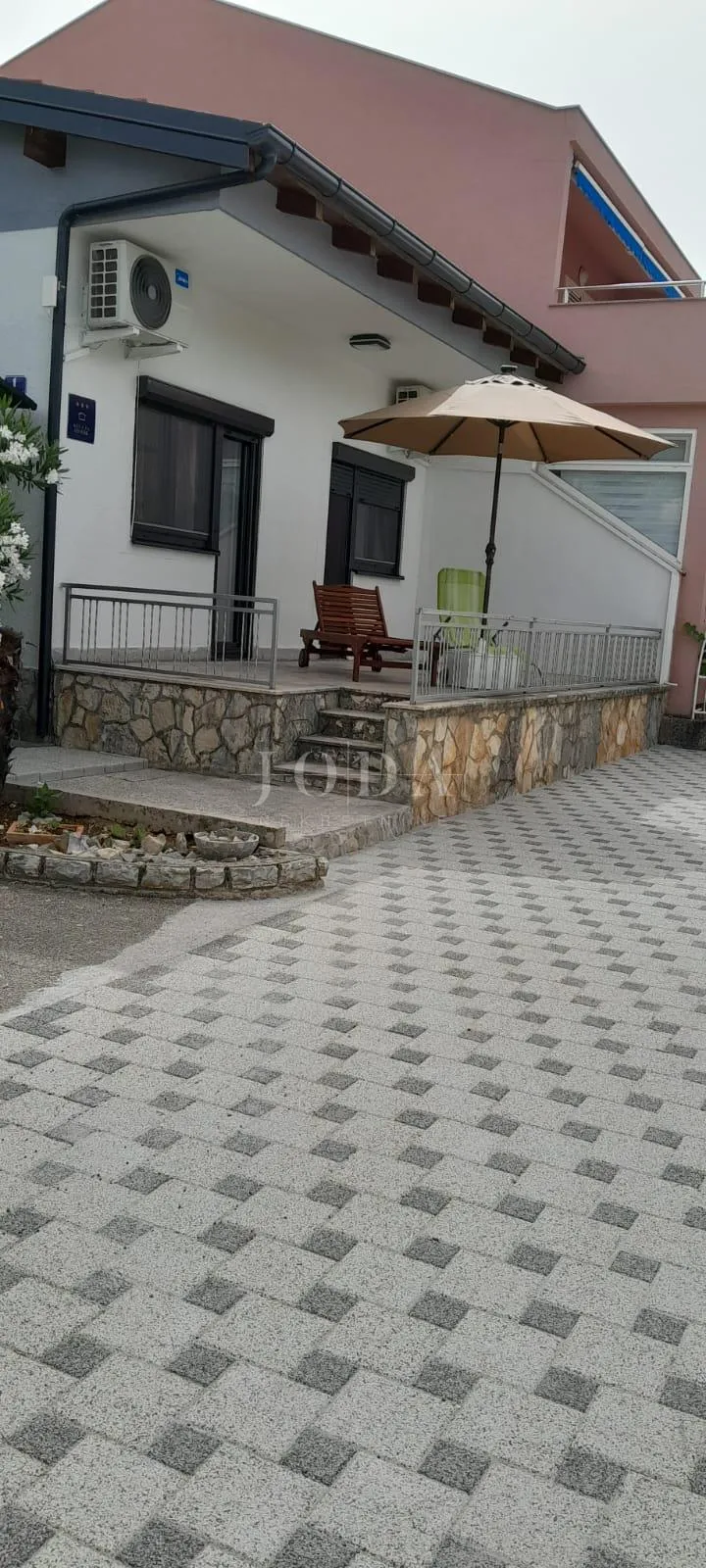 vodice, kuća sa parkingom na vrhunskoj lokaciji - slika 2