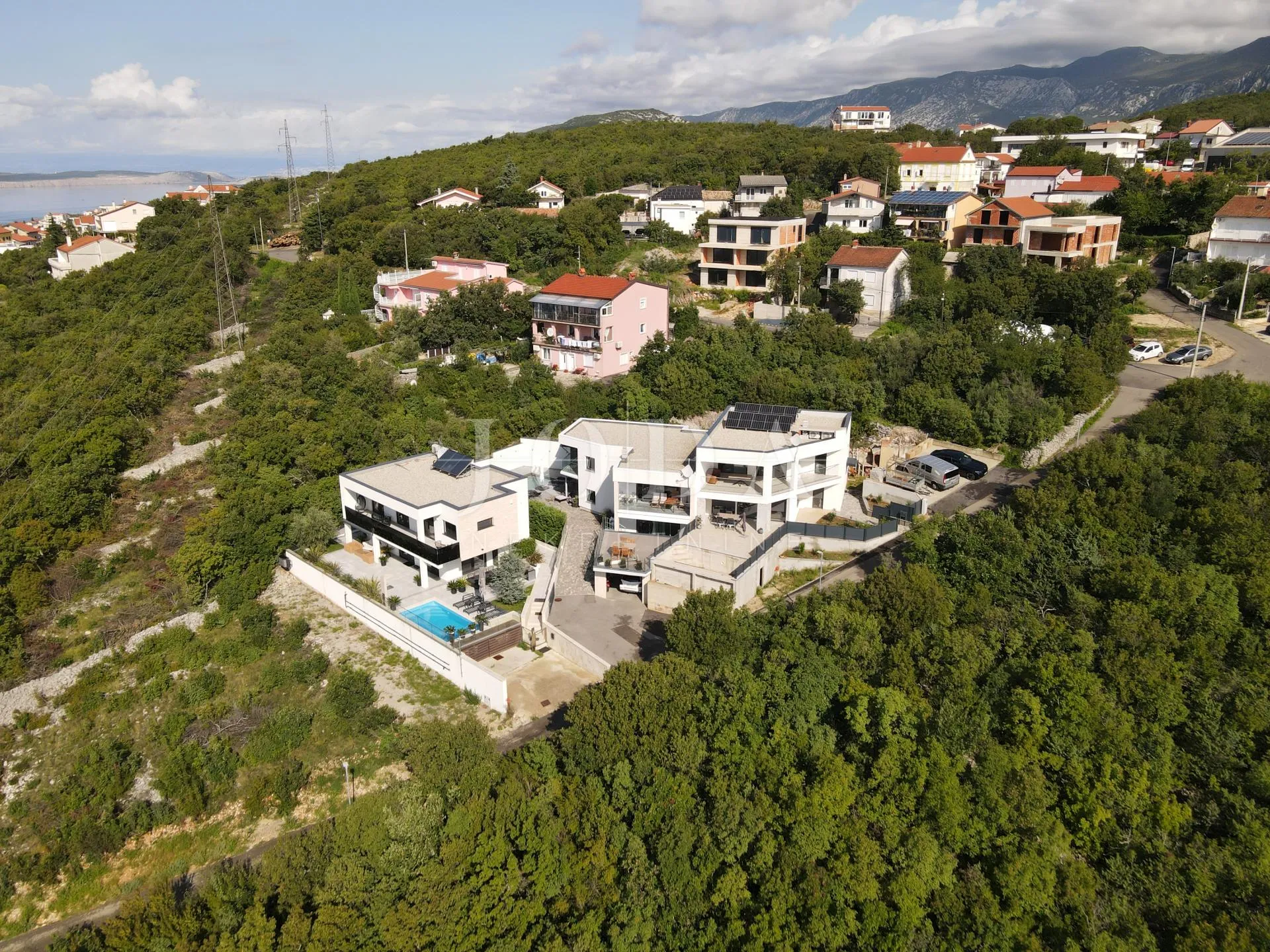 moderna kuća sa bazenom, garažom i dva stana - slika 4