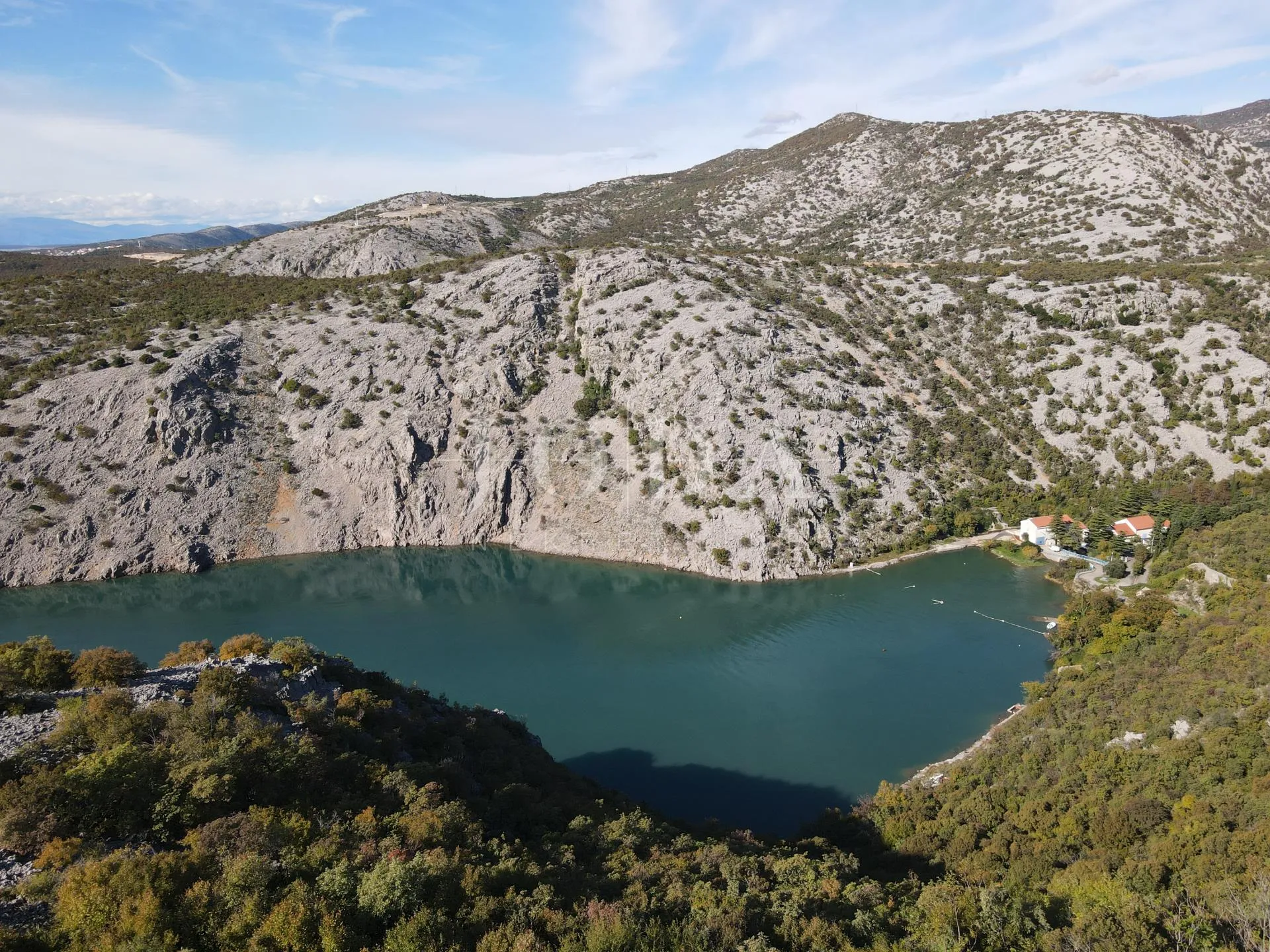 klenovica kuća sa tri jedinice - slika 3