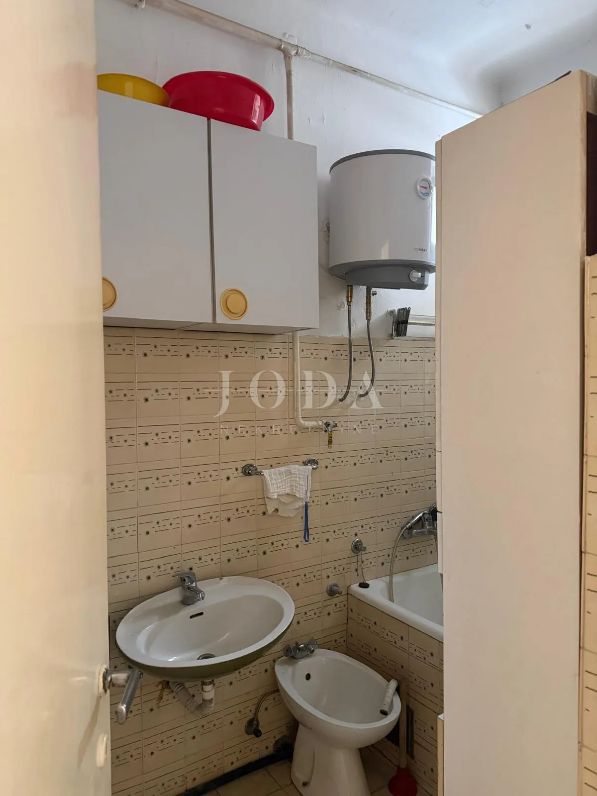dvosobni stan 62 m² – stari grad rijeka, balkon i pogled, par minuta od korza - slika 16