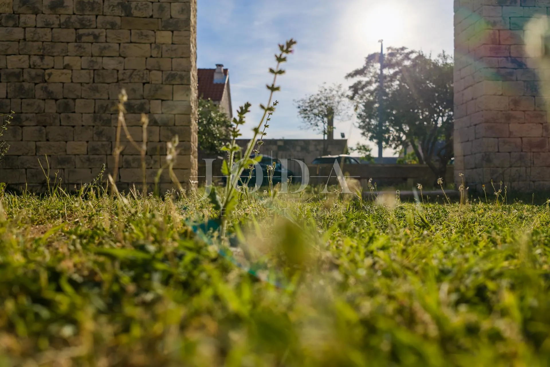 povlja, brač – zemljište s dozvolom za 4 stana - slika 13