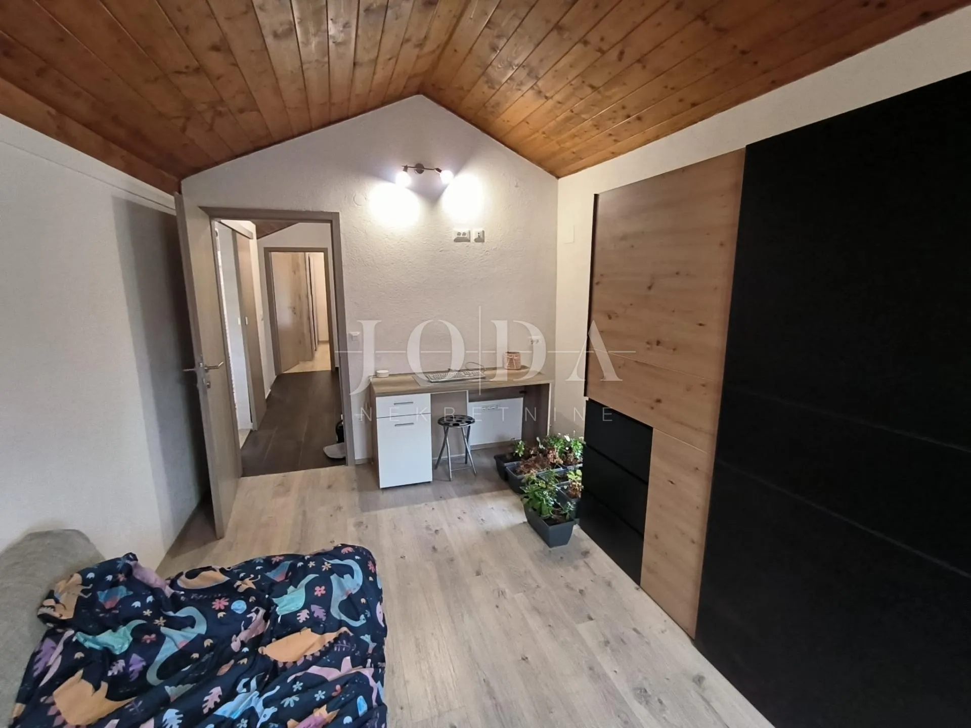 tribalj kuća - slika 16