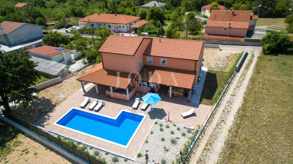 tribalj kuća s bazenom - slika 1