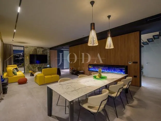 grožnjan, zadivljujuća luksuzna dizajnerska villa - slika 37