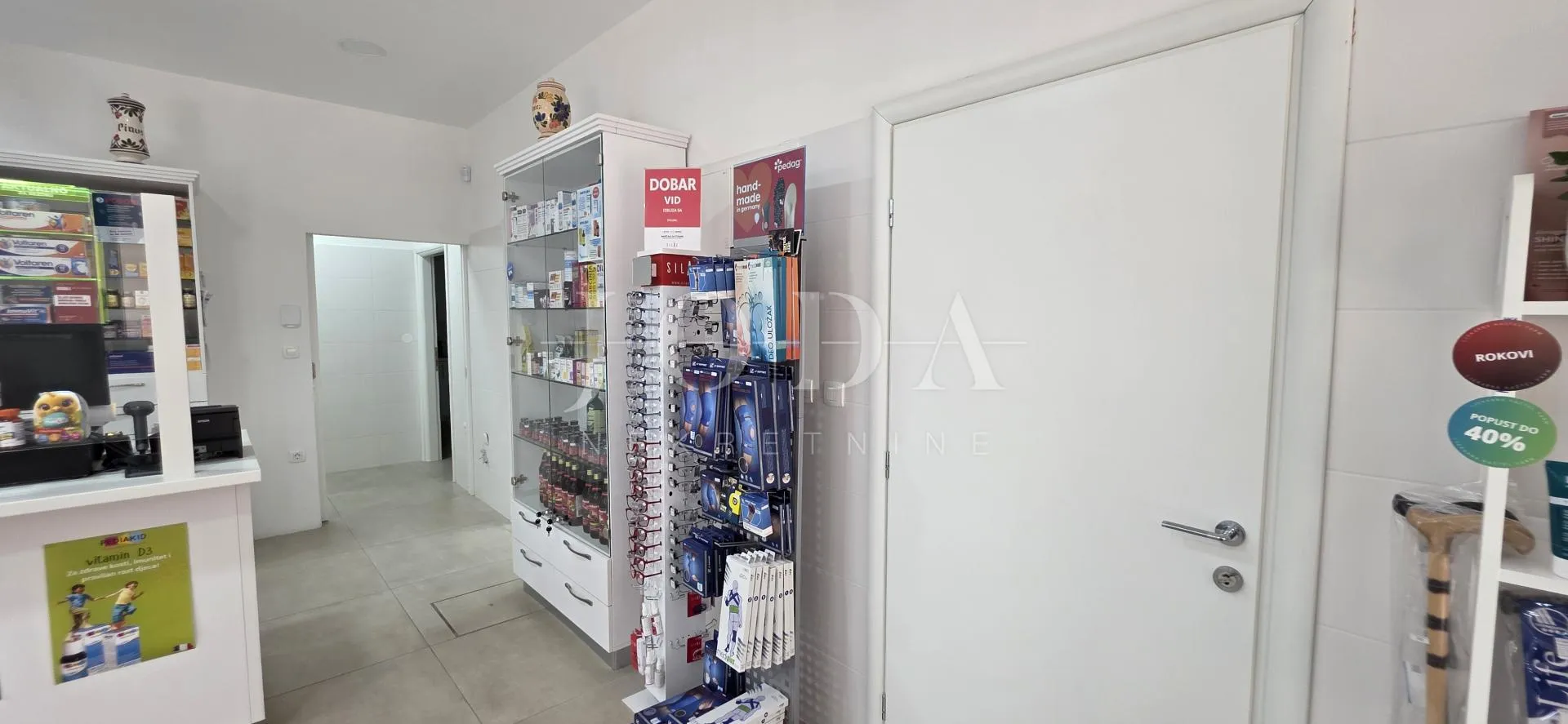poslovni prostor s uhodanim zakupcem (apoteka) – 103 m², prizemlje, parking, top lokacija dramalj - slika 6