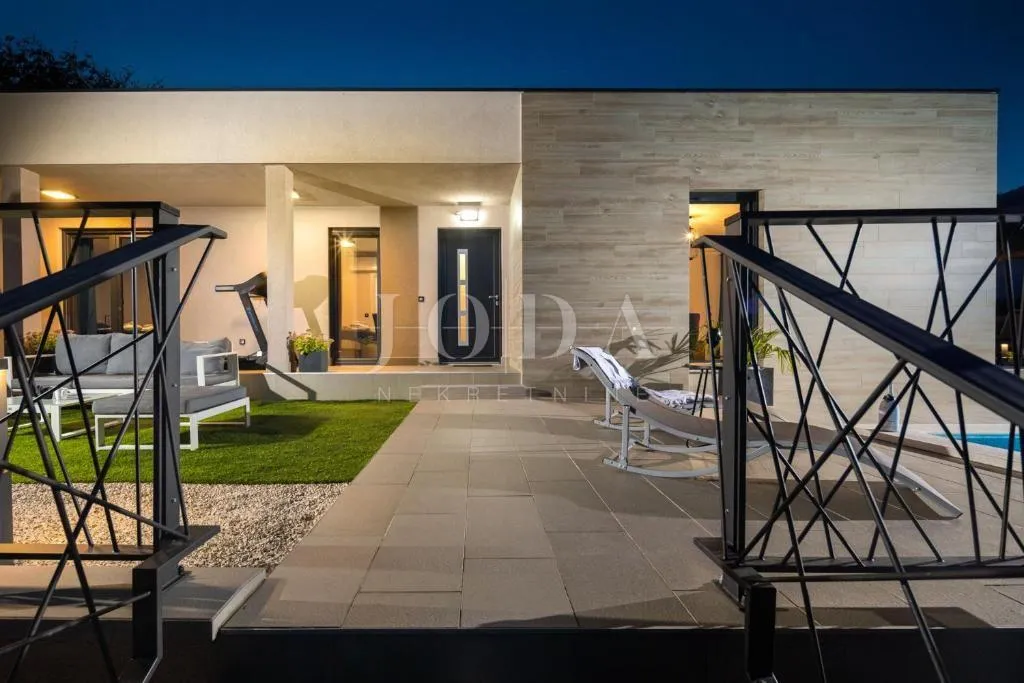 opatija, moderna villa sa prekrasnim pogledom na more - slika 4