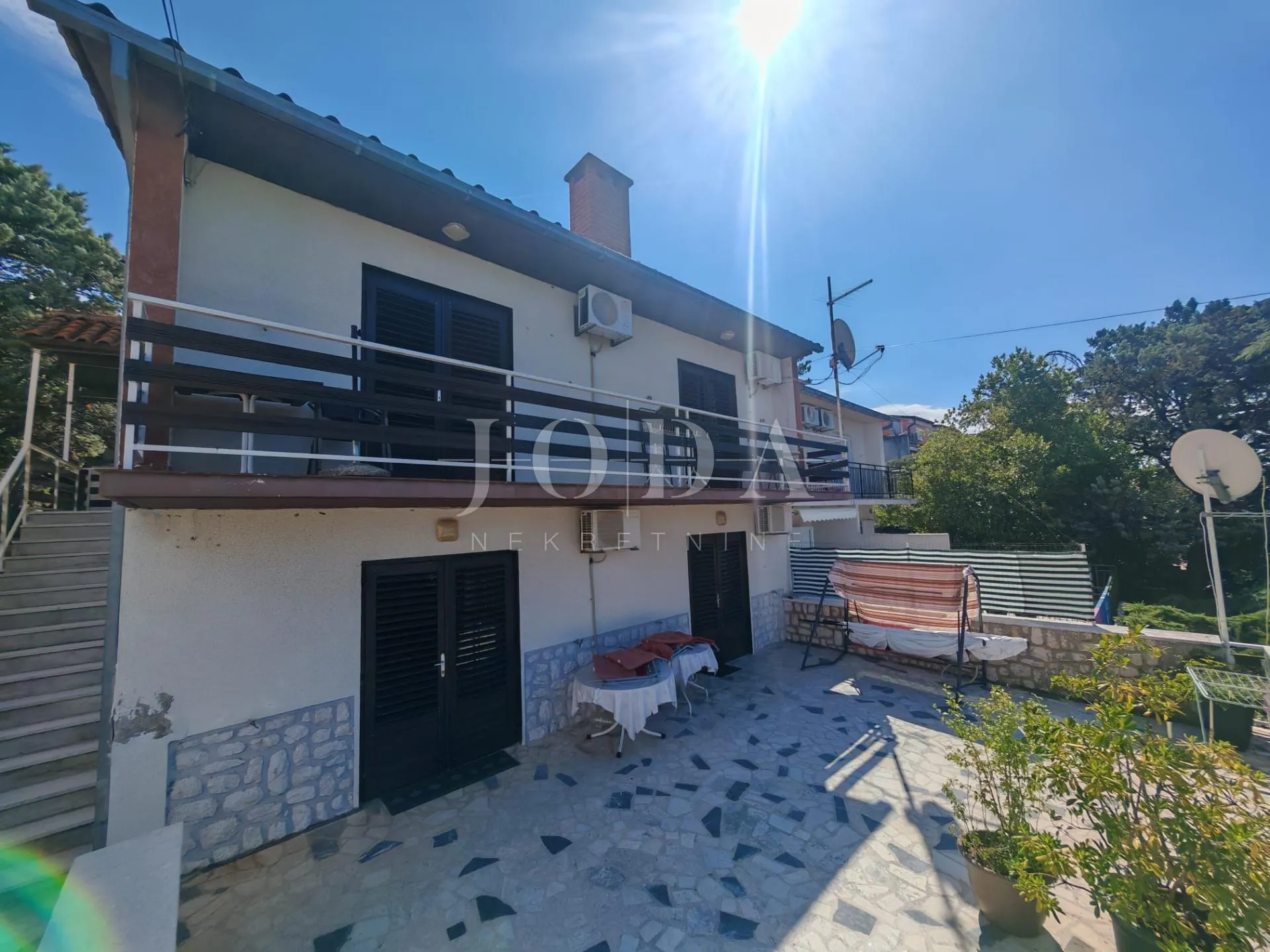 kuća 2. red od mora sa 4 apartmana - slika 3