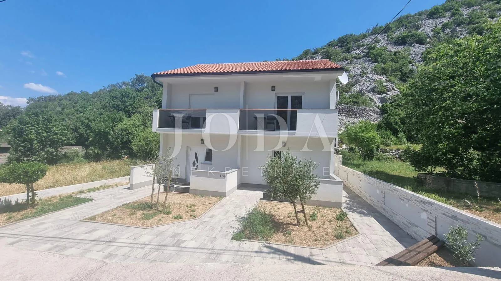 lukovo kuća sa 4 apartmana - slika 4