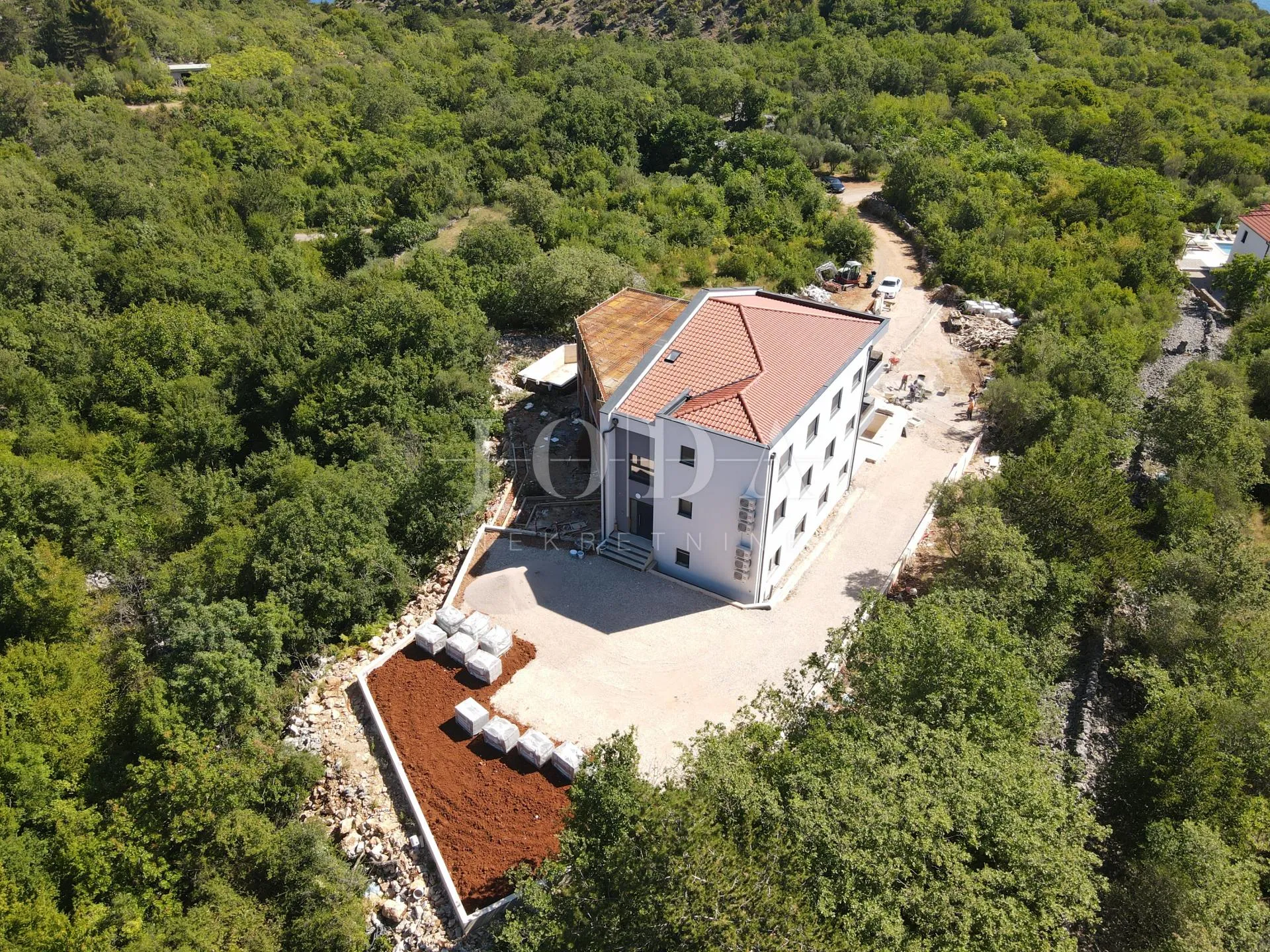 otok krk vrbnik stan sa bazenom u novogradnji - slika 19