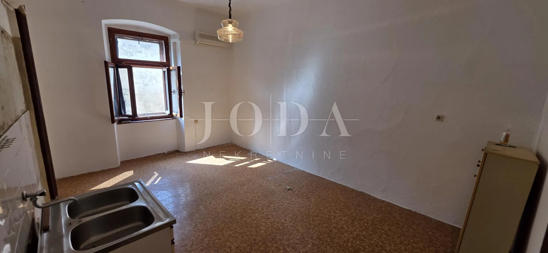 apartman senj prvi red do mora centar 42 m2 - slika 4
