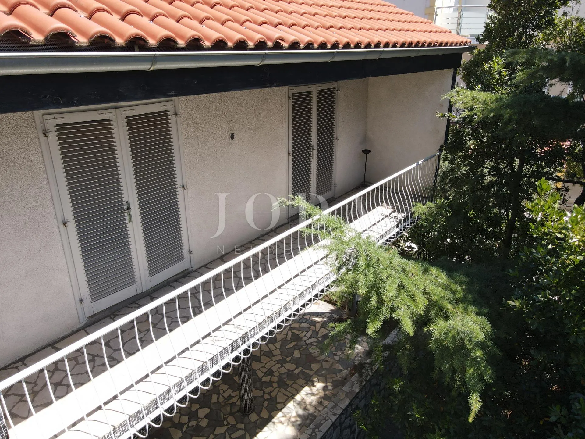 kuća s potencijalom u centru dramlja - slika 11