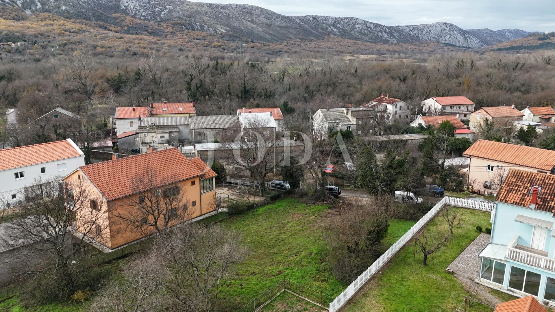 tribalj – građevinsko zemljište u centru, ravan teren, infrastruktura na parceli - slika 5
