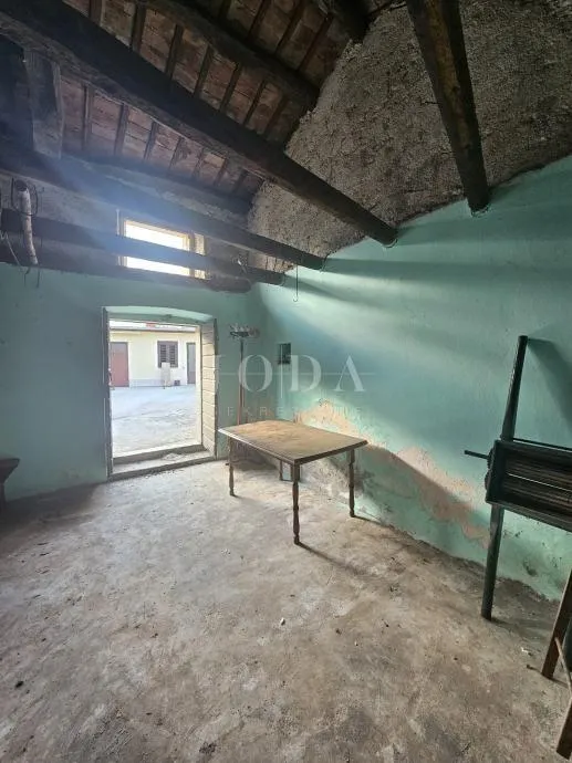 obiteljska kuća sa 2 objekta i šternom,barban okolica - slika 12