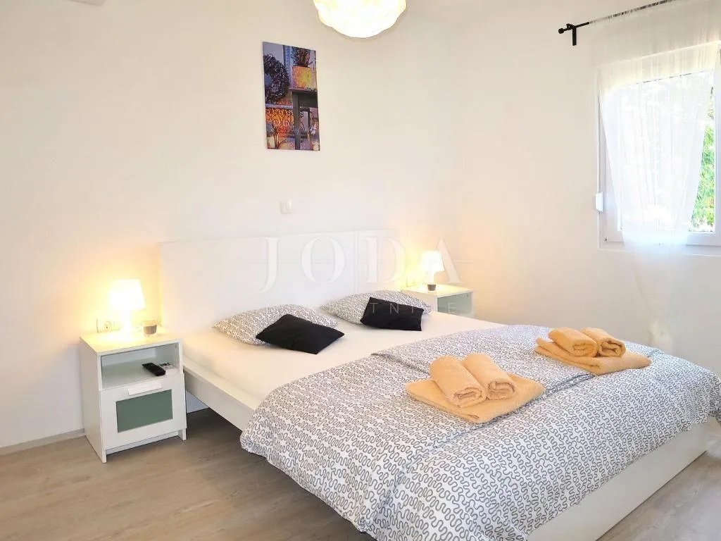 labin, kuća sa bazenom i dvije stambene jedinice - slika 21
