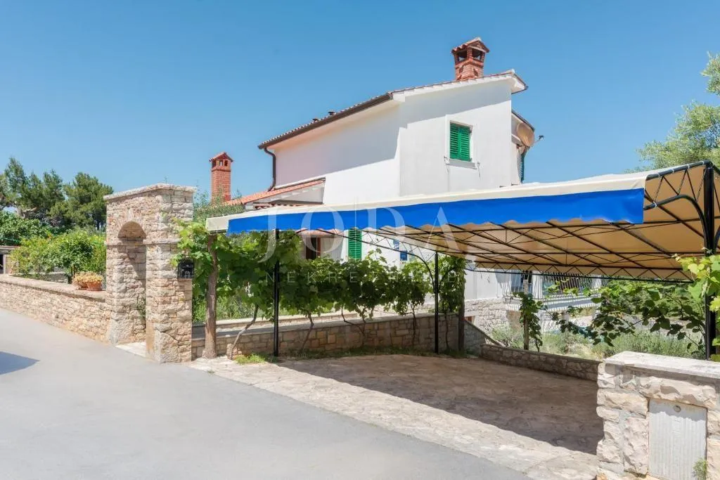 labin, okolica, kuća sa bazenom i prekrasnim pogledom na more - slika 3