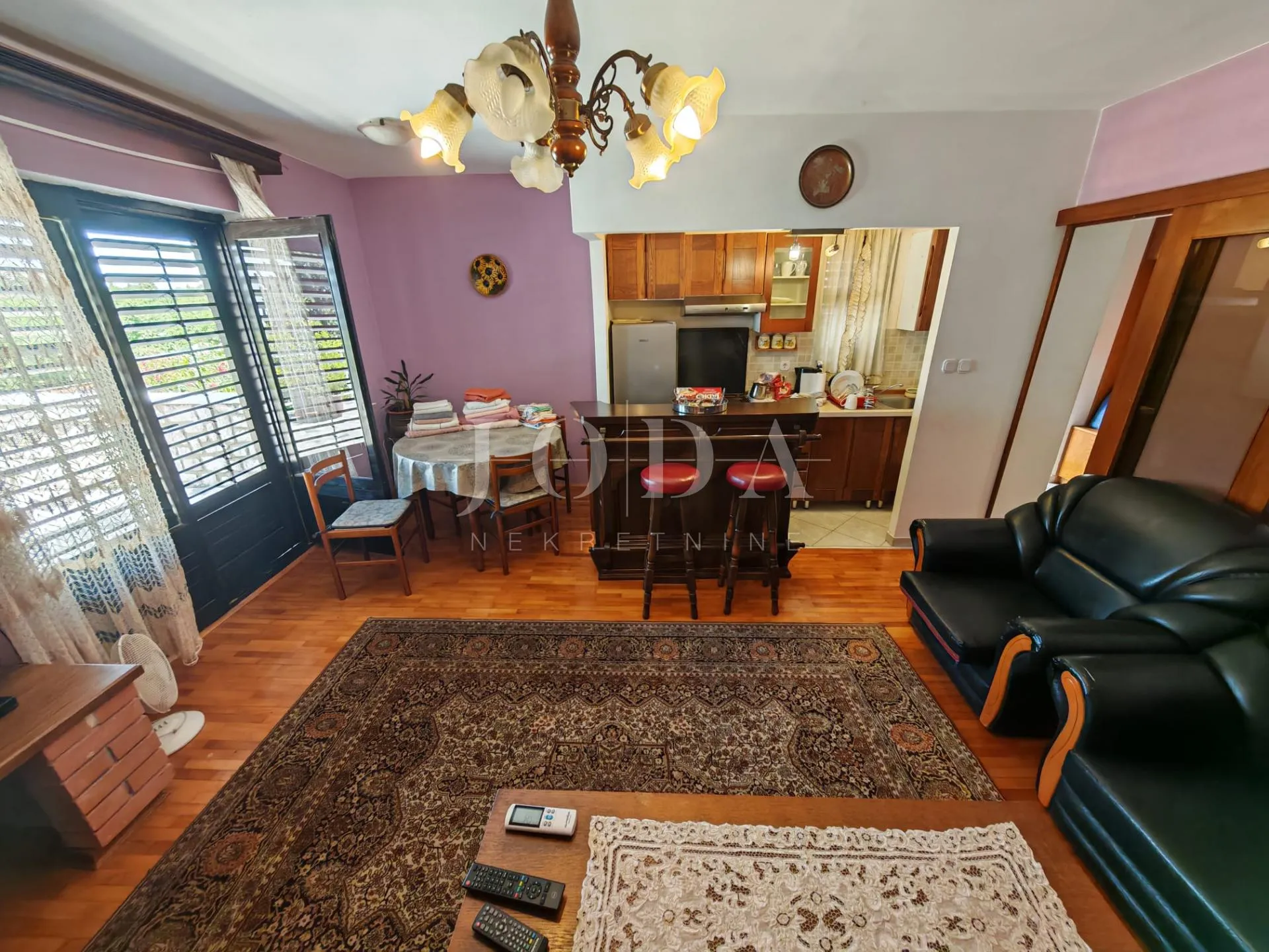 kuća 2. red od mora sa 4 apartmana - slika 12