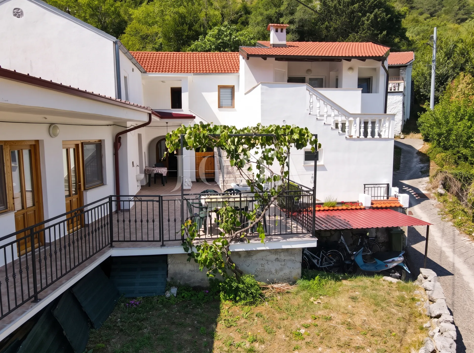 tribalj kuća - slika 41