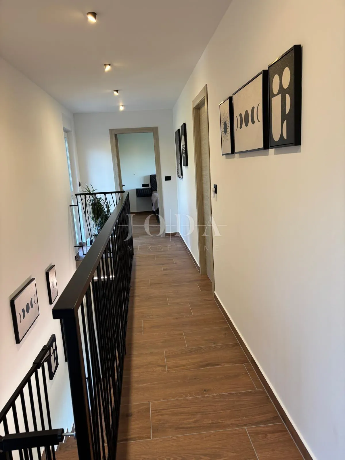 prilika!popust!prekrasna moderna kuća sa bazenom kompletno opremljena,labin okolica - slika 18