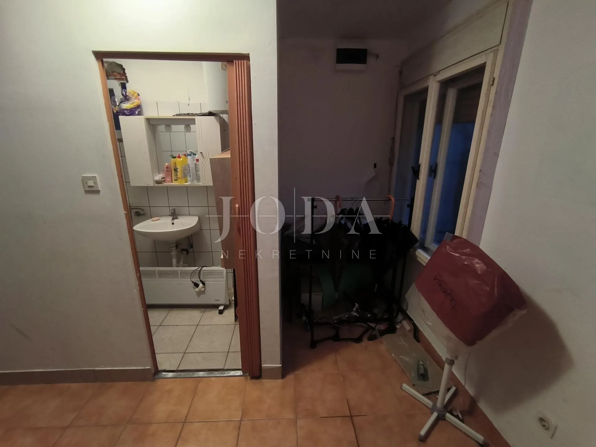stan na vojaku sa dvorištem i parkingom, 3s +db - slika 16