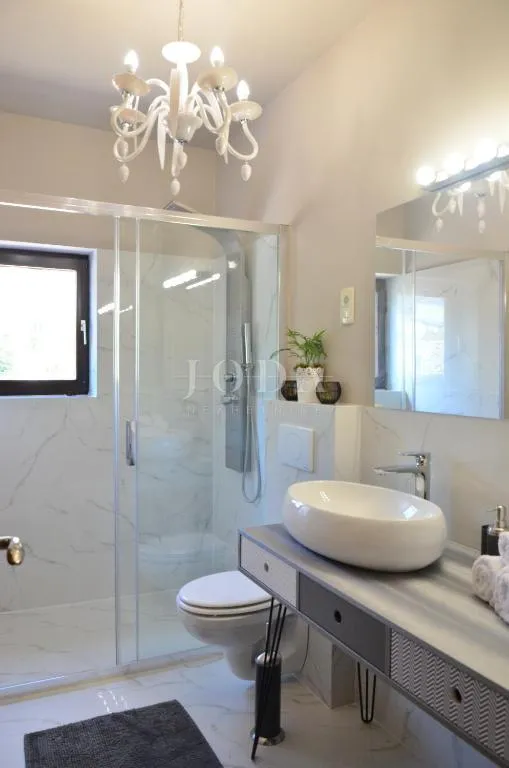 ekskluzivna nekretnina u crikvenici: 602 m², bazen, 7 apartmana, 250 m od mora - slika 24