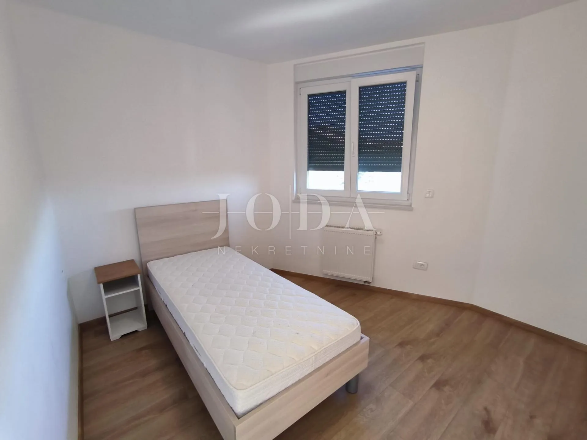 srdoči, trosobni stan sa dnevnim boravkom, garažom i parkirnim mjestom - slika 12