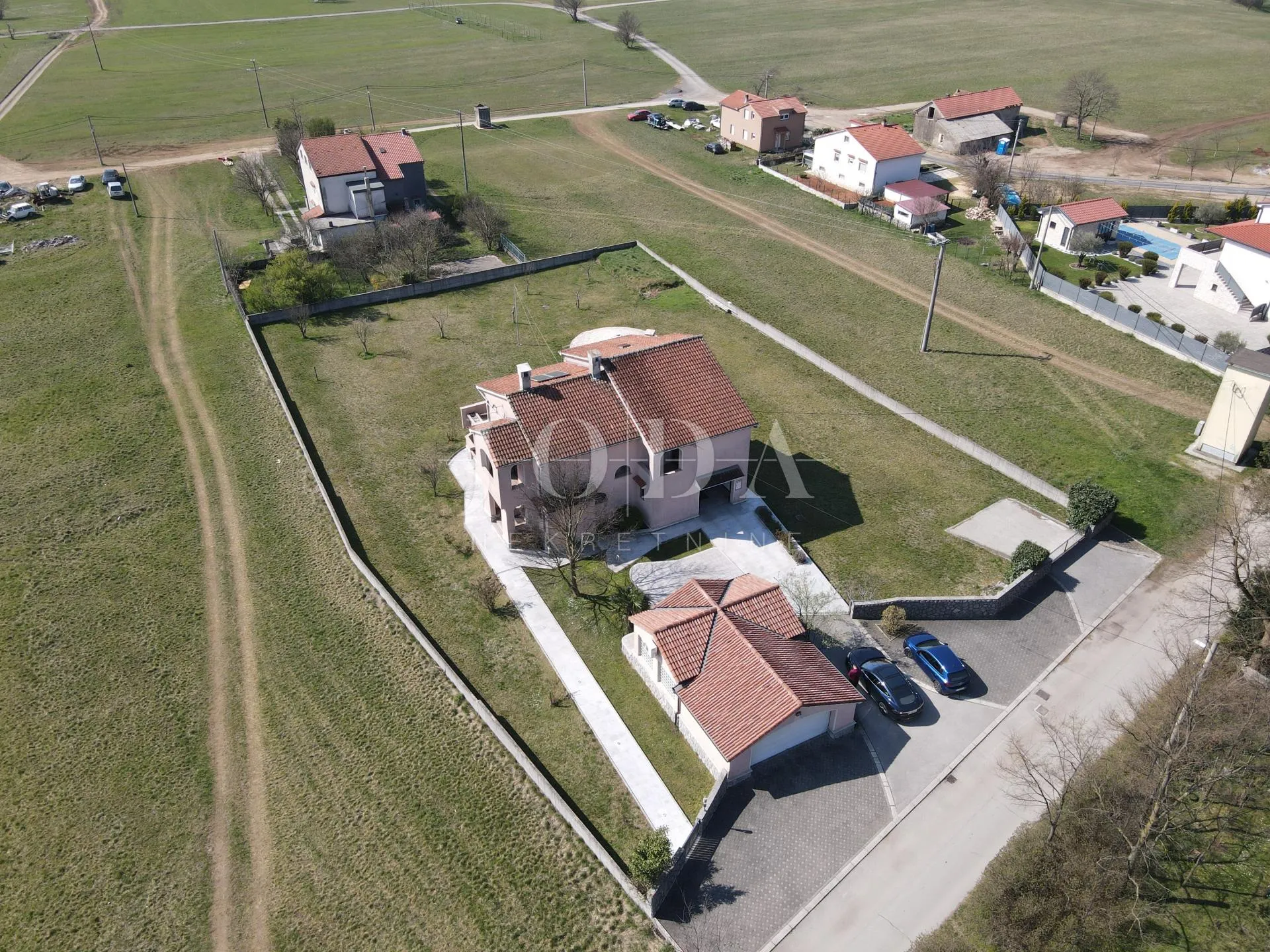 grobnik,samostojeća kuća sa poslovnim prostorom na velikoj okućnici - slika 42