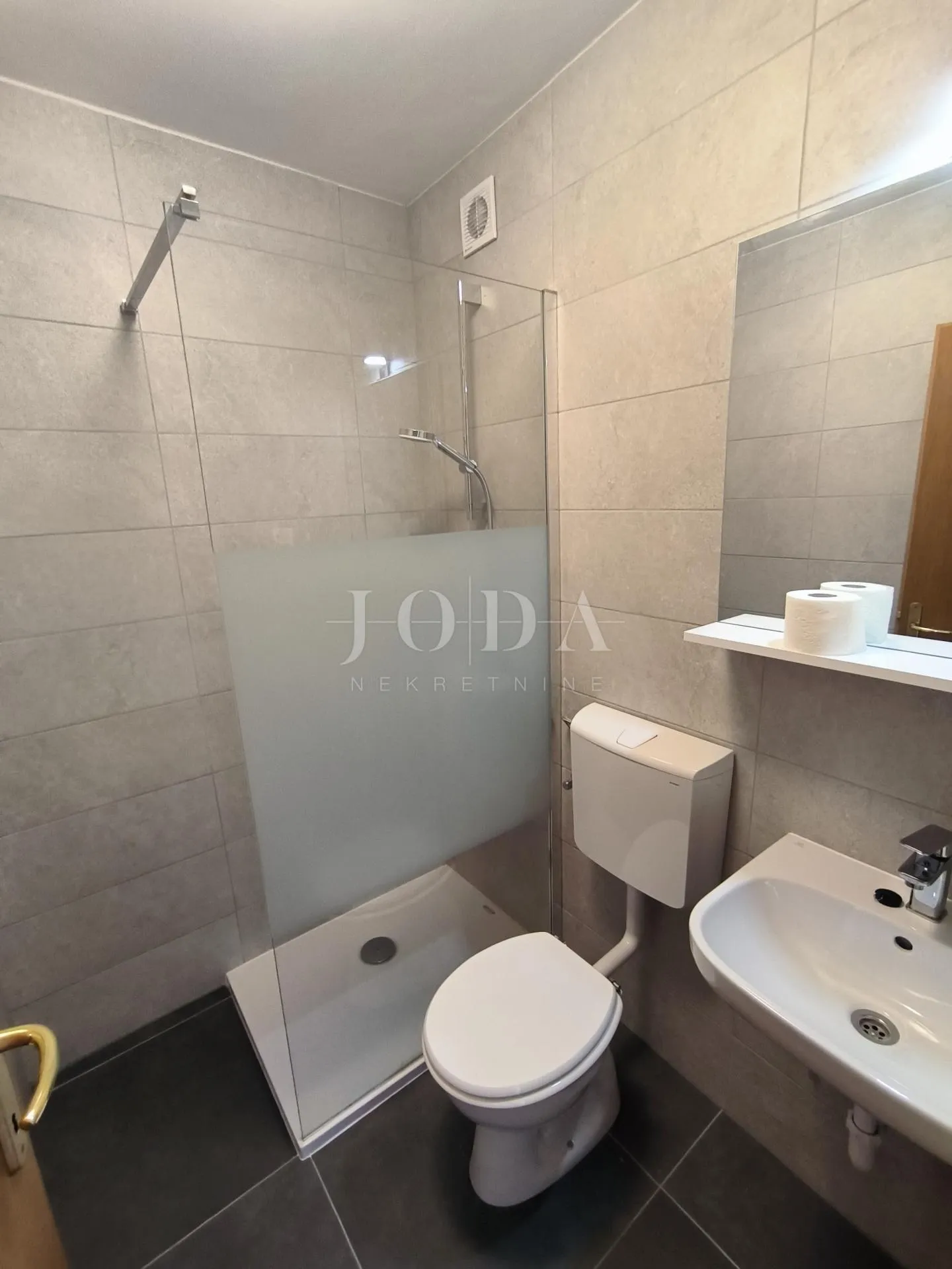 apartman sa bazenom - slika 20