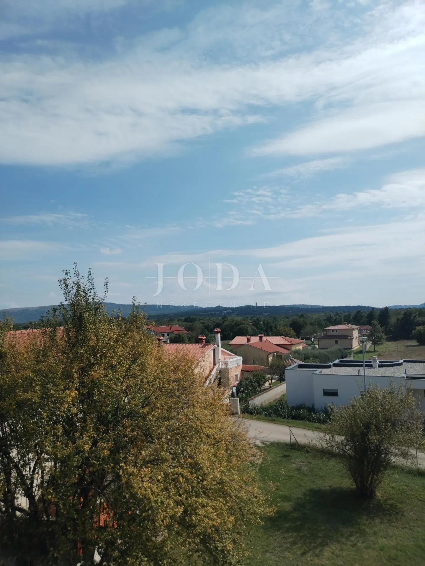 labin, okolica, kuća s dva stana i poslovnim prostorom - slika 33