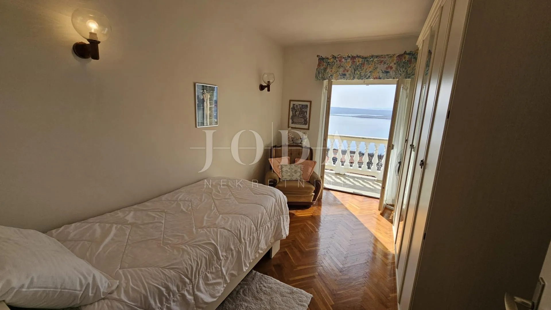 vila sa prekrasnim pogledom - slika 28