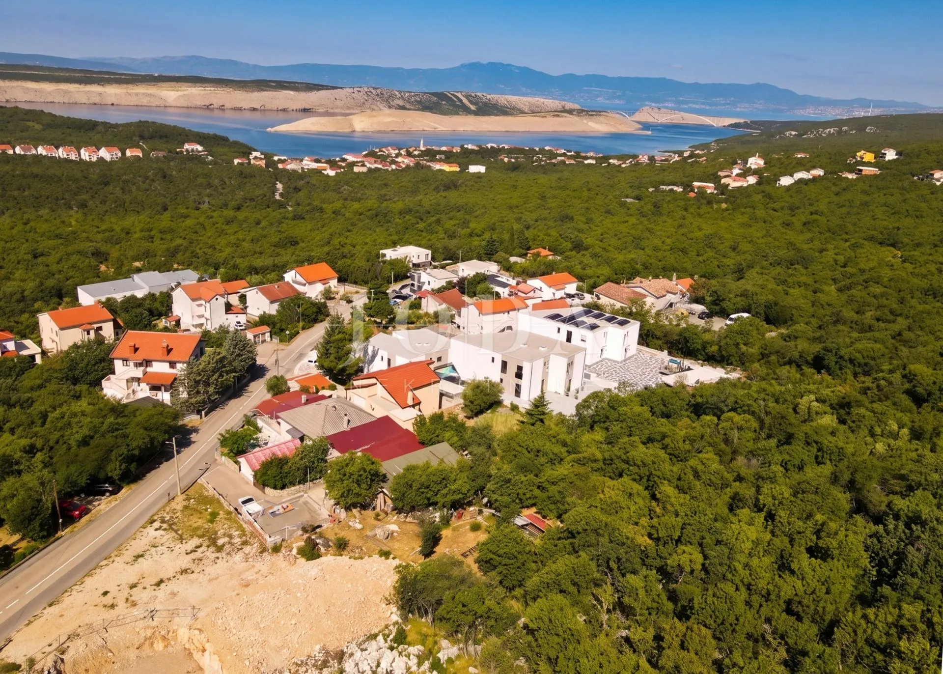 jadranovo, moderna dvojna kuća s bazenom u roh bau - slika 27