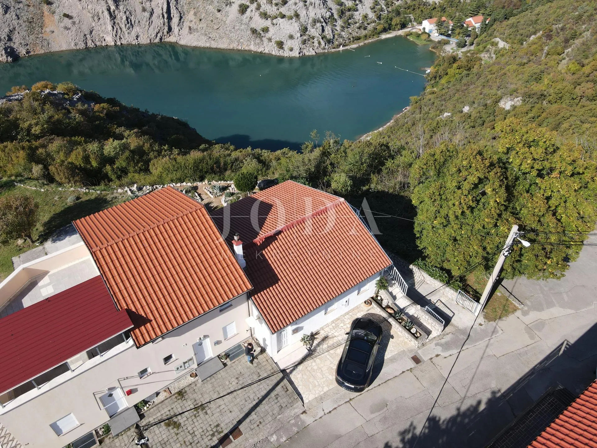 klenovica kuća sa tri jedinice - slika 4